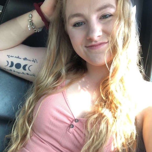 Meet your Posher, Ciara - Picture 1 of 1